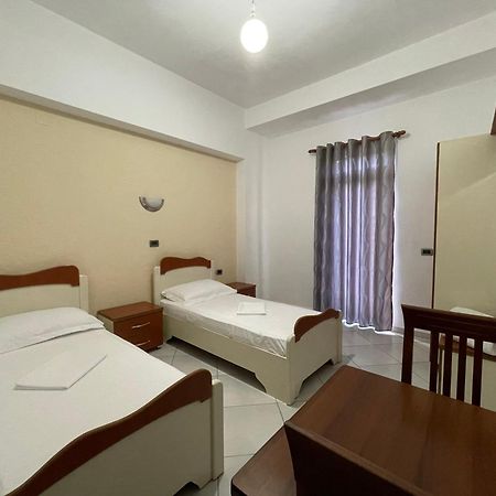 Hotel Latifi Gramsh ภายนอก รูปภาพ